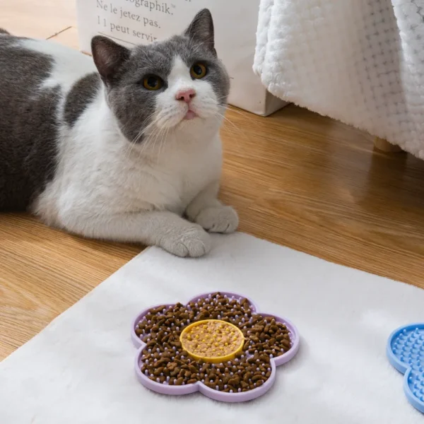 10006 Dog using sunflower silicone lick mat for stress relief and enrichment feeding