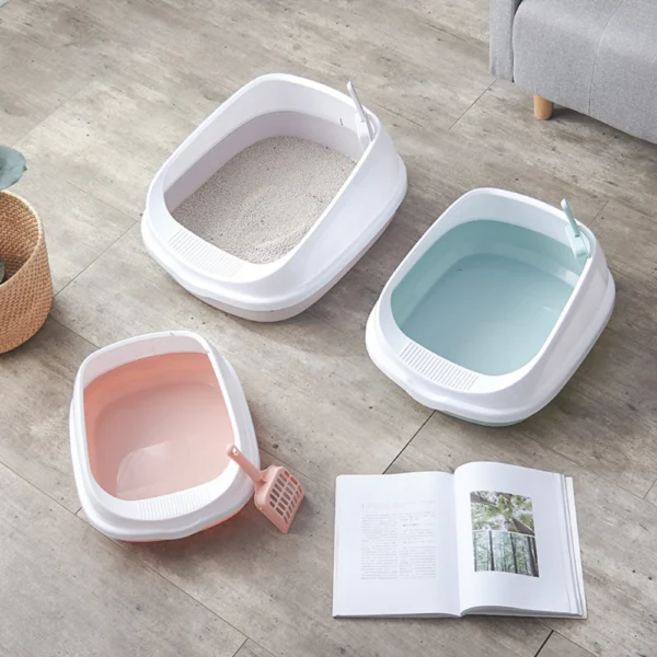10001 Cat Using High-Sided Open Top Litter Box to Prevent Litter Scatter