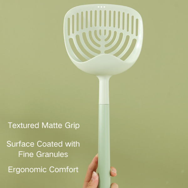10002 Close-up view of fine-hole mesh design cat litter scoop for easy waste sifting