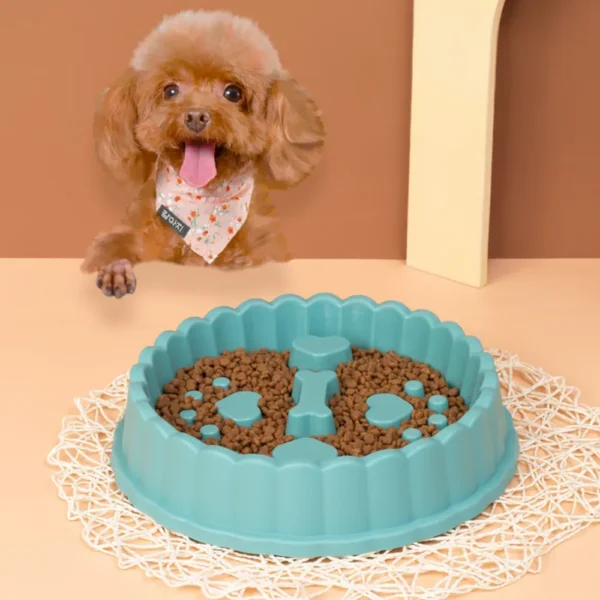 10002 Green slow feeder bowl for dogs and cats with non-slip base