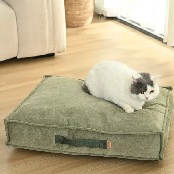 6040a0109e579e65e6eb53239640b033 Cat lounging on simple style wholesale pet mattress
