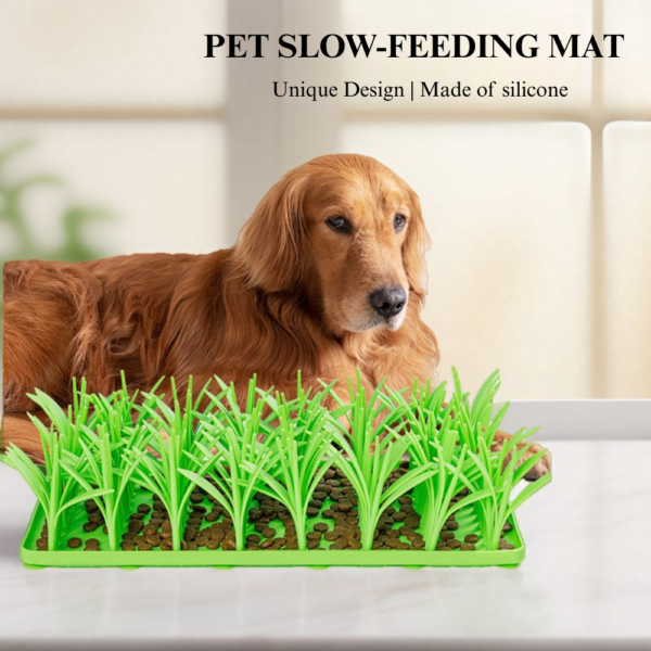 10007 og using grass-like silicone slow feeder mat during mealtime