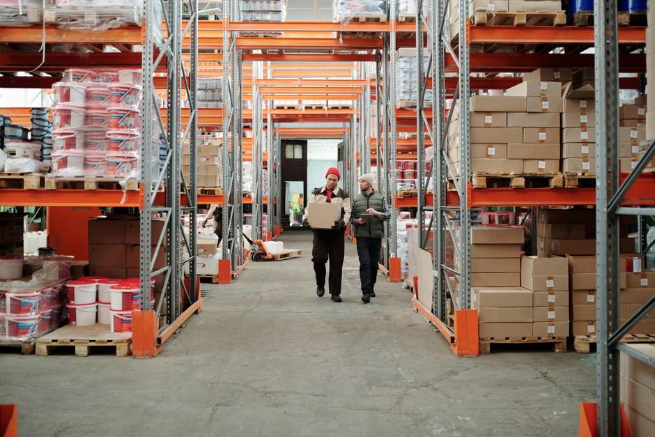 Small-Batch vs Bulk: Controlling Inventory Risk for Independent Pet Retailers