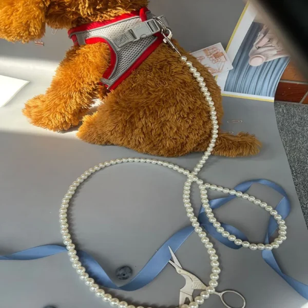 cchwm0011421-03.webp White Pearl Dog Leash for Small Dogs and Cats – product view 3