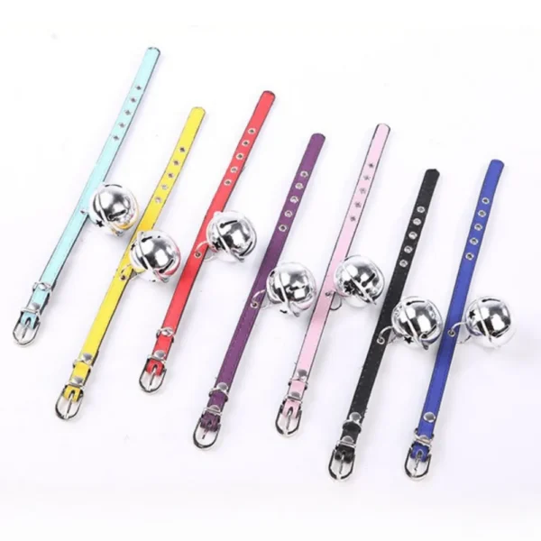 dchwm0158344-03.webp Adjustable Metal Buckle Durable PU Leather Pet Collar with Bell – product view 3