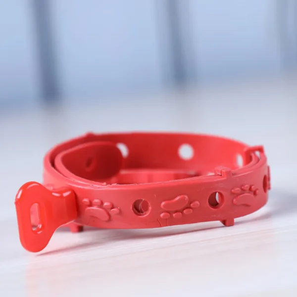 dchwm0158654-03.webp Adjustable Flea and Tick Repellent Dog Collar with Fresh Scent – product view 3