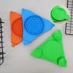 Cross Border Pet Triangular Licking Pad with Silicone Suction Cups – product view 2