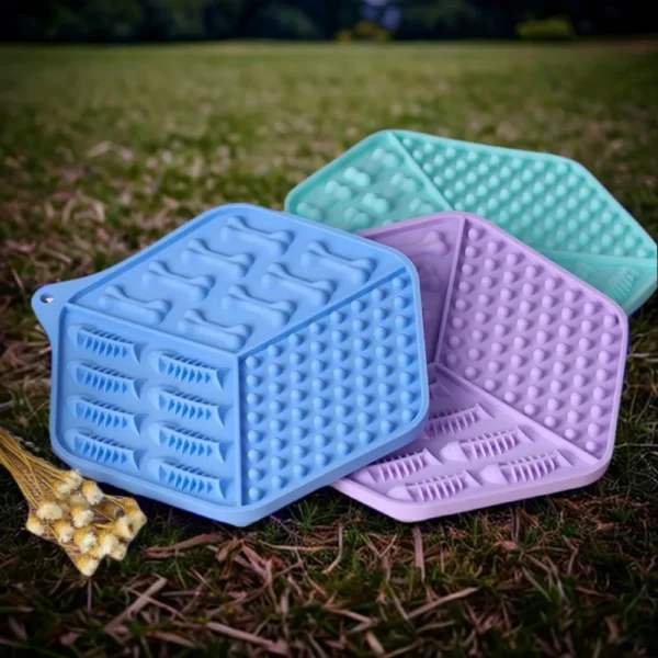 dfwwm0109366-02.webp Silicone Pet Slow-Feeding Plate with Suction Cup Anti-Choking Licking Mat – product view 2