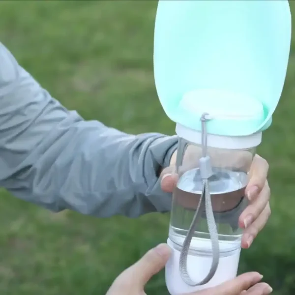 dfwwm0128530-04.webp Foldable and Portable Pet Travel Cup for Outdoor Use – product view 4