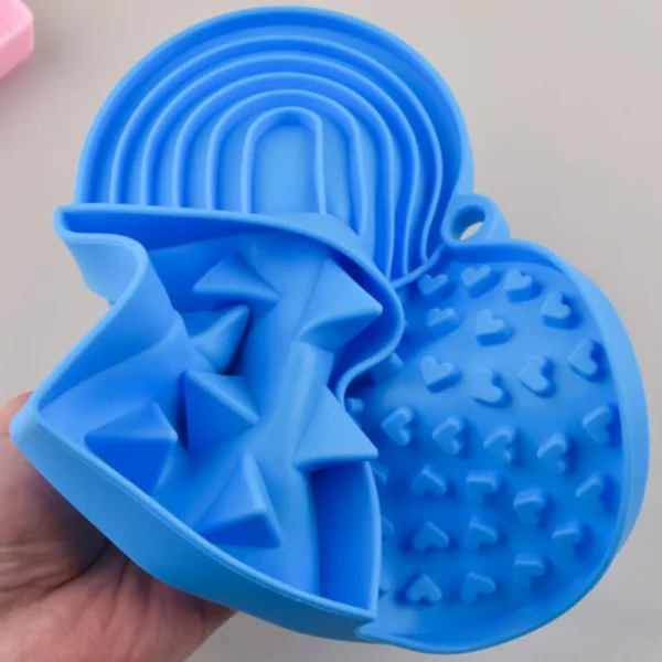dfwwm0153668-02.webp Valentine's Day Heart-Shaped Non-Slip Slow Feed Design Silicone Pet Lick Mat – product view 2