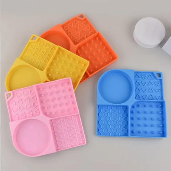 dfwwm0153908-04.webp Non-Slip Slow Feed Design Silicone Pet Lick Mat with Suction Base – product view 4