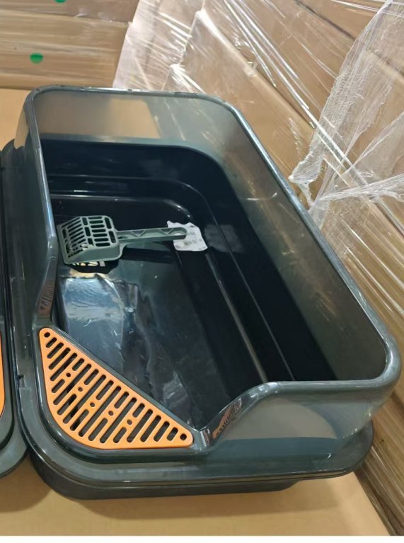 Caja de Arena Semi-Cerrada para Gatos con Apertura Inclinada - Blanco Crema 10510
