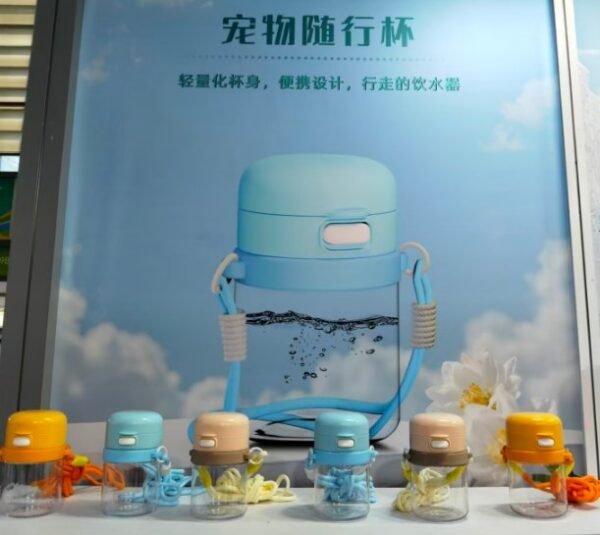 Crossbody Pet Water Bottle High Temp Resistant